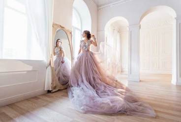 راهنمای نهایی پارچه های لباس عروس: از پارچه توری تا ساتن