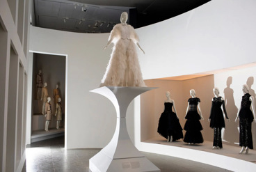 تاثیر هنر و معماری بر طراحی لباس عروس مدرن