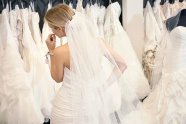 اجاره لباس عروس: مزایا و معایب قرض گرفتن لباس رویایی شما