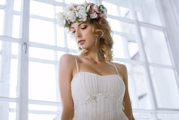 بررسی تأثیرات فرهنگی در طراحی لباس عروس