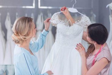 اهمیت حفظ و نگهداری لباس عروس