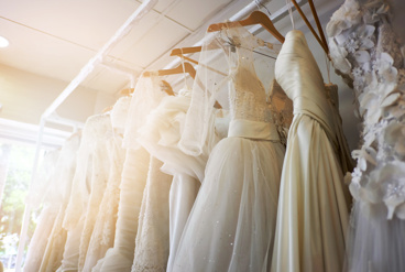 برای شستشوی لباس عروس باید چه کار کرد؟