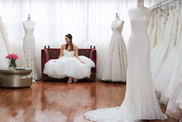 فروش نمونه لباس عروس: نکات داخلی برای پیمایش در آشوب و یافتن جواهرات پنهان