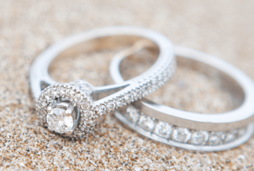 نکاتی برای انتخاب جواهراتی که مکمل حلقه نامزدی و گروه عروسی شما باشد