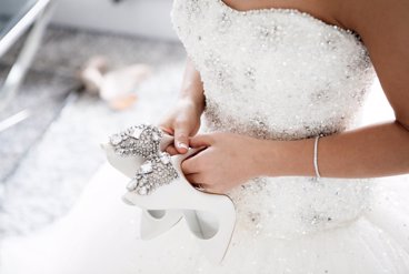 چگونه لباس عروس خود را مانند یک حرفه ای اکسسوری کنید